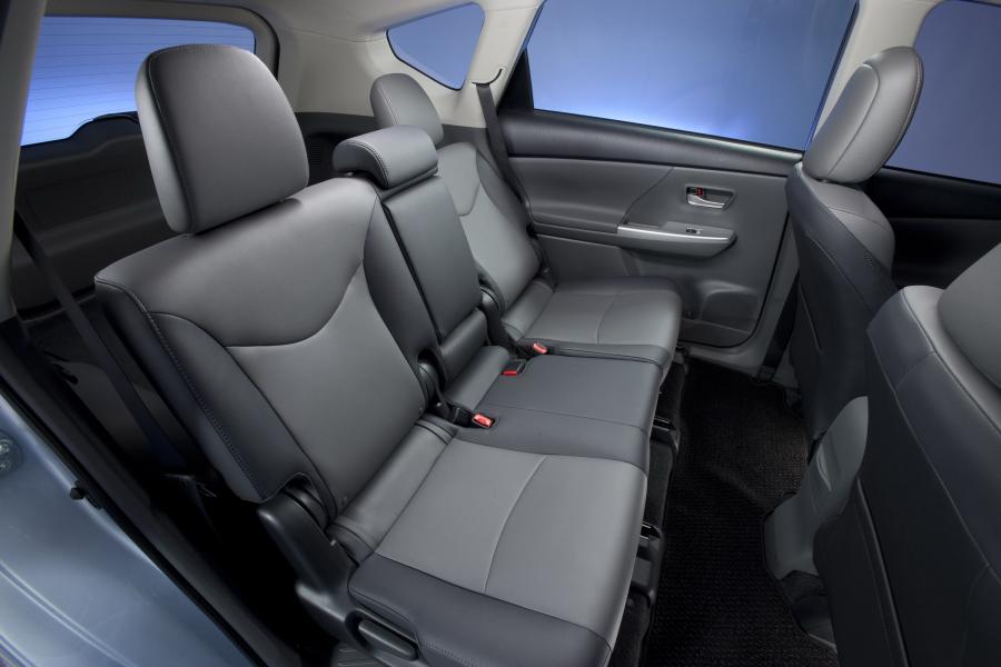  Toyota Prius V 2011 года  (фото 39 из 208)